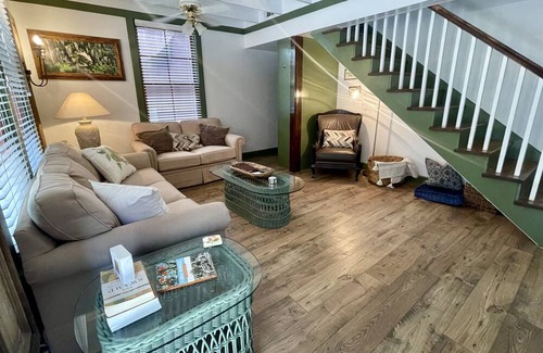 Steinhatchee Cottage | Orange Blossom Cottage with Creekside Gazebo!