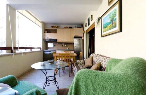 Reggio Calabria Apartment | Homerez - Nice appartement for 4 ppl. with balcony at Reggio Calabria