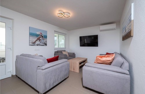 Prkacini Apartment | Ideal apartment for your family vacation with pool in a quiet location in Vidulini.