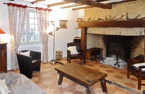 Saint-Amand-de-Coly House | Homerez - House for 10 ppl. with swimming-pool and garden at Saint-Amand-de-Coly