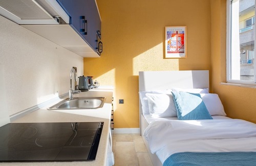 Fatih Apartment | King Bed Suite, Fast Wifi, Free Park - Studio