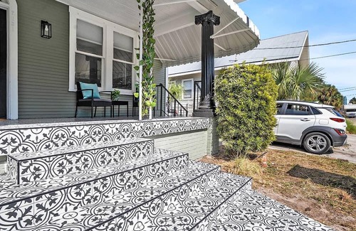 North Hyde Park House | Charming centrally located 3bed 2bath