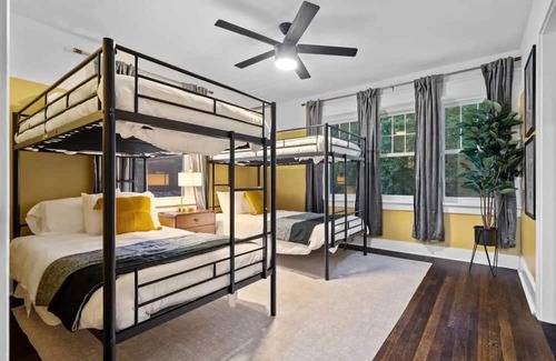 Hanover Place House | Spacious Stay: 5BR, FirePit, Hot Tub, Sleeps 12
