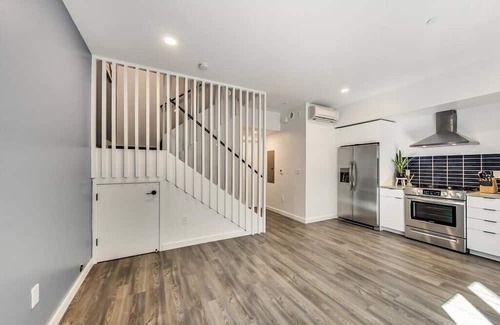 Downtown Oakland Apartment | Brand New Stylish Studio Suite Near Downtown!