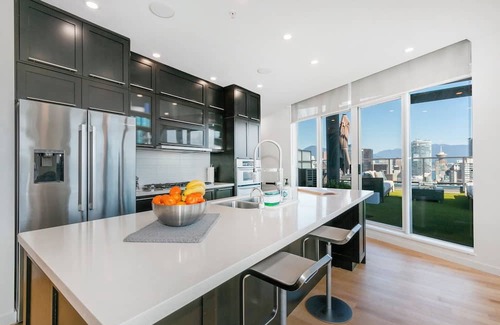 Downtown Vancouver Condo | D18 - Amazing 2 Bed Prestigious Residence!