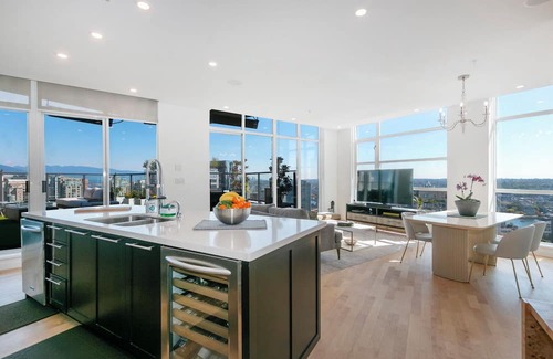 Downtown Vancouver Condo | D18 - Amazing 2 Bed Prestigious Residence!