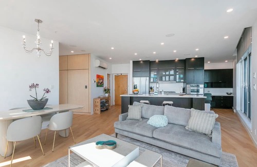 Downtown Vancouver Condo | D18 - Amazing 2 Bed Prestigious Residence!
