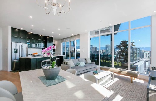 Downtown Vancouver Condo | D18 - Amazing 2 Bed Prestigious Residence!