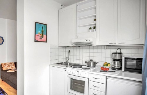 Punavuori Apartment | Design District w King Bed, Netflix, tram&bus near