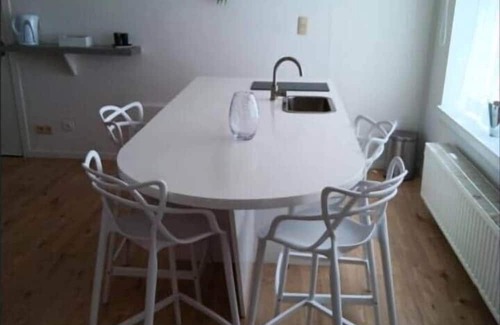 Jumet Apartment | The Luxury White Suite