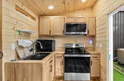 Silver Lake RV Rental | Mirror Dome · Reflective Luxury Glamping w/Hot Tub & Sauna in Forest Retreat