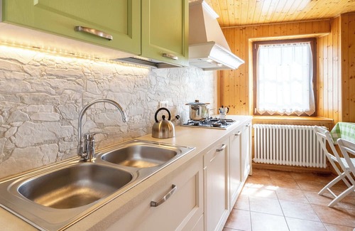Lateis Apartment | An elegant and cozy retreat for your lake getaway