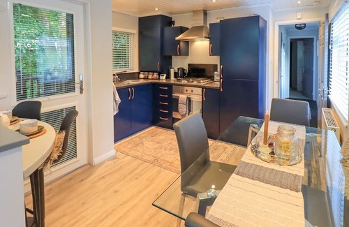 Troutbeck Bridge Cottage | EVERMORE LODGE, family friendly, with pool in Windermere