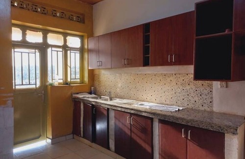 Kinazi House | Itangiriro by Iwacu Stays – 4BR Nyamata Home