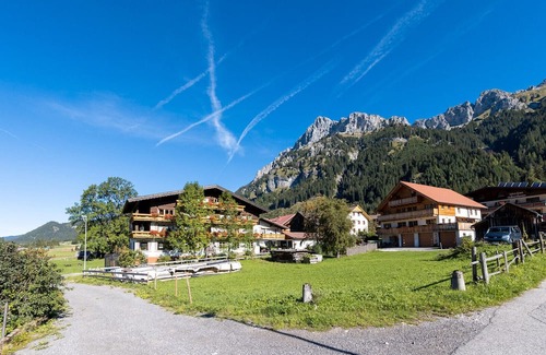 Nesselwaengle Apartment | Room '11' with Mountain View, Shared Terrace and Wi-Fi