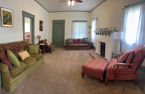 Fitzgerald House | 3 bedroom home in downtown Fitzgerald. Nice quiet neighborhood. Fenced backyard