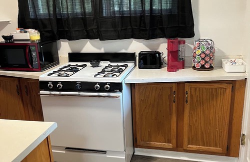 Syracuse Apartment | Charming 2-bedroom apartment with AC, in serene Eastwood/Syracuse!