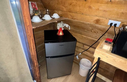 Vara Blanca Cabin | Mountain chalet, family, studio and pet friendly!