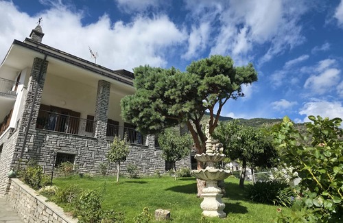 Villair-Amerique Apartment | Lighthouse Retreat – Relax in a Peaceful Garden with Breathtaking Mountain Views