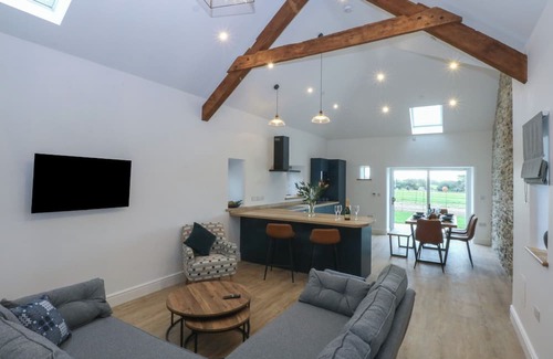 Llanfachraeth Cottage | BEUDY TANRALLT, family friendly, with a garden in Llanfachraeth