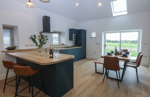 Llanfachraeth Cottage | BEUDY TANRALLT, family friendly, with a garden in Llanfachraeth