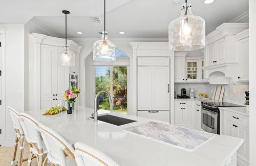 Melbourne Beach House | Stunning Melbourne Beach Oceanfront House W/Private Fire Pit, Dock, & Spa-Like Pool! 🌴