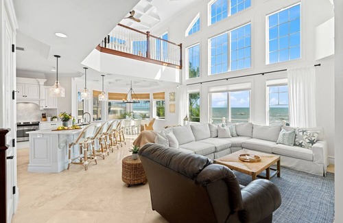 Melbourne Beach House | Stunning Melbourne Beach Oceanfront House W/Private Fire Pit, Dock, & Spa-Like Pool! 🌴