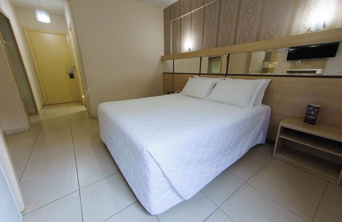 Foz do Iguacu City Centre Hotel | Lovebirds’ Hideaway-Explore Together: Spacious Double Room Near Attractions