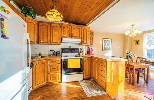 Valentia House | Heritage Cottage on Lake Scugog