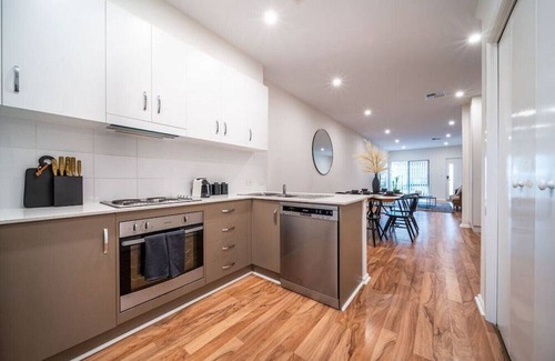 Brompton Apartment | ★Black Oak at Brompton★Wifi✔︎Nespresso✔︎Parks✔︎