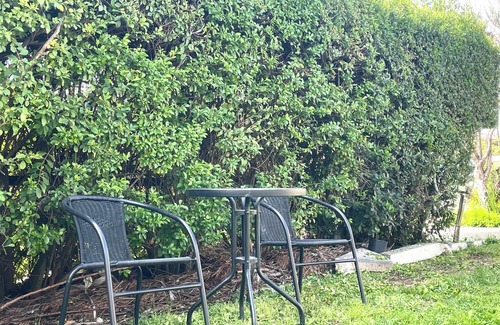 Greenacres House | Greenacres Lodge | 2BR, WIFI, Easy CBD&shops Access,private yards and parking