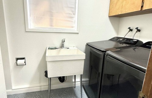 Philomath House | Roomy 3BR base in Philomath, near OSU and within 50 min of the coast with AC.