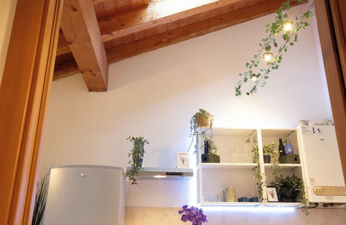 Azzano San Paolo Apartment | "Midnight blues" for 3 people near Orio al Serio airport.