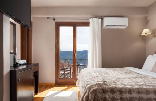 Arachova Hotel | Standard Double Room with Balcony by Mons Arachova