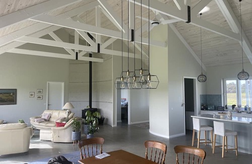 Outtrim House | Beautifully positioned, modern farmhouse 15 minutes from Inverloch's beaches.