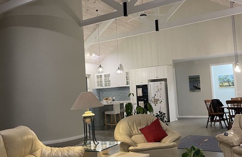 Outtrim House | Beautifully positioned, modern farmhouse 15 minutes from Inverloch's beaches.