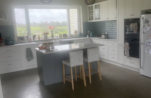 Outtrim House | Beautifully positioned, modern farmhouse 15 minutes from Inverloch's beaches.