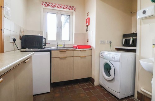 Cymau Cottage | CLWYD SPECIAL RIDING CENTRE, family friendly in Llanfynydd