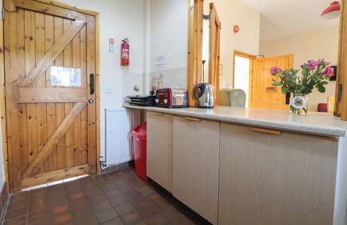 Cymau Cottage | CLWYD SPECIAL RIDING CENTRE, family friendly in Llanfynydd