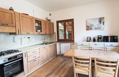 Malcesine Villa | Beautiful private villa for 4 people with WIFI, A/C, TV, patio and pets allowed