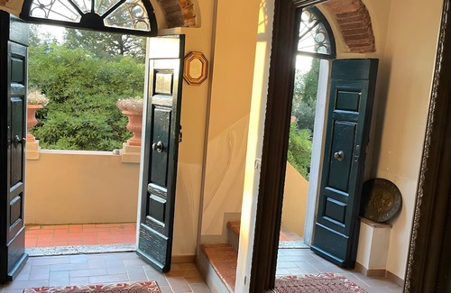 Massa Marittima Apartment | 'Le Scope' Room with Shared Pool, Private Terrace and Shared Garden