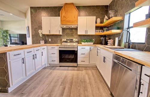 Saint Jo House | North Texas Hill Country Retreat, Stylish & Spacious 4BR Home