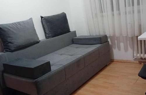 Iasi Apartment | 3 bedroom apartment iasi 5 min from airport
