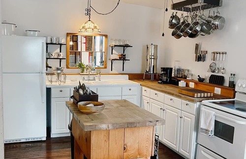 Appomattox Apartment | Spacious 1-bedroom loft apartment in historic downtown Appomattox, Virginia.