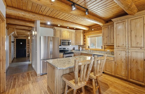 Coalville Cabin | Aspen Creek Cabin | Pool | Hot Tub | Snowmobiling