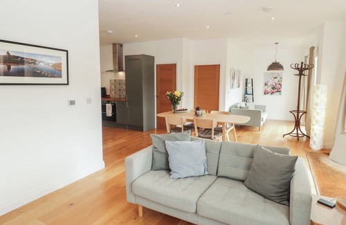 Bridgend Cottage | THE LODGE, pet friendly, country holiday cottage in Tondu