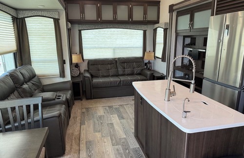 Dunnville House | Manitland Shores Resort campground & RV Trailer Park