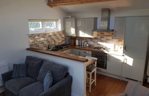 Chorlton-by-Backford Cottage | Charming Contemporary Cottage in Saughall – Minutes from Chester