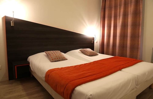 Chevilly-Larue Hotel | Welcoming Studio with Easy Orly Airport Access & Access to Tramway