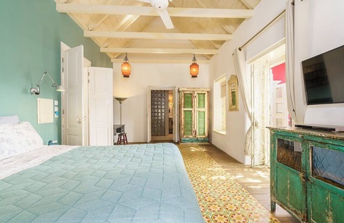Pietermaai District Hotel | Family Suite with 1 Kingsize Bed and 2 Single Beds at Villa Tokara